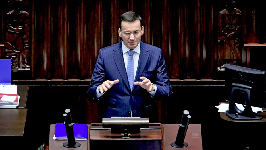 Mateusz Morawiecki argumentuje za wycofaniem kontrowersyjnych zapisów nowelizacji ustawy o IPN. Pytanie, czy nie za późno, i jak podobne ustępstwa odbierze elektorat Prawa i Sprawiedliwości?