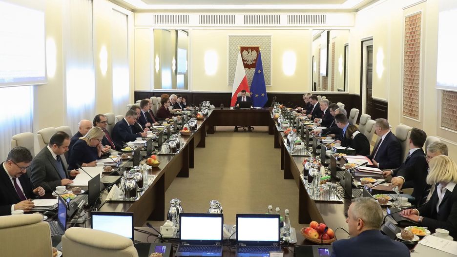 Członkowie gabinetów politycznych dostali w 2017 roku łącznie 1,3 mln. złotych premii