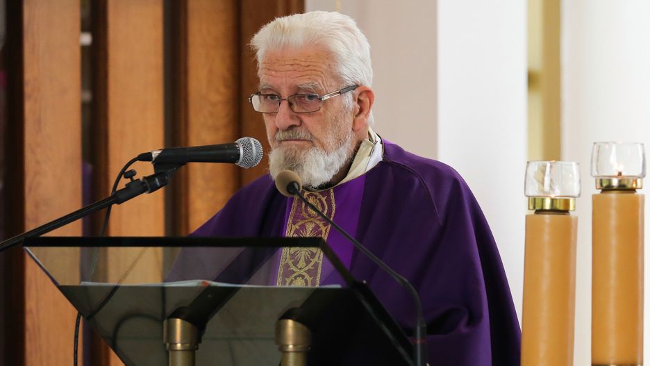 Ks. Adam Boniecki podczas uroczystości pogrzebowych Piotra Szczęsnego w Krakowie