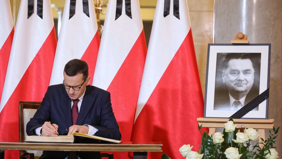 "Odszedł od nas patriota, niezłomny i wierny" - wskazał Mateusz Morawiecki