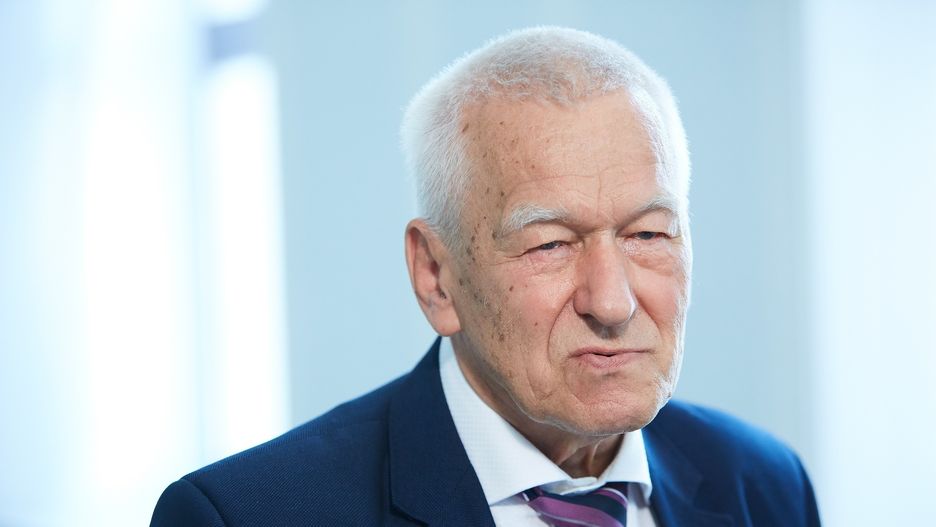 Kornel Morawiecki po operacji spędzi w szpitalu MSWiA ok. 10 dni