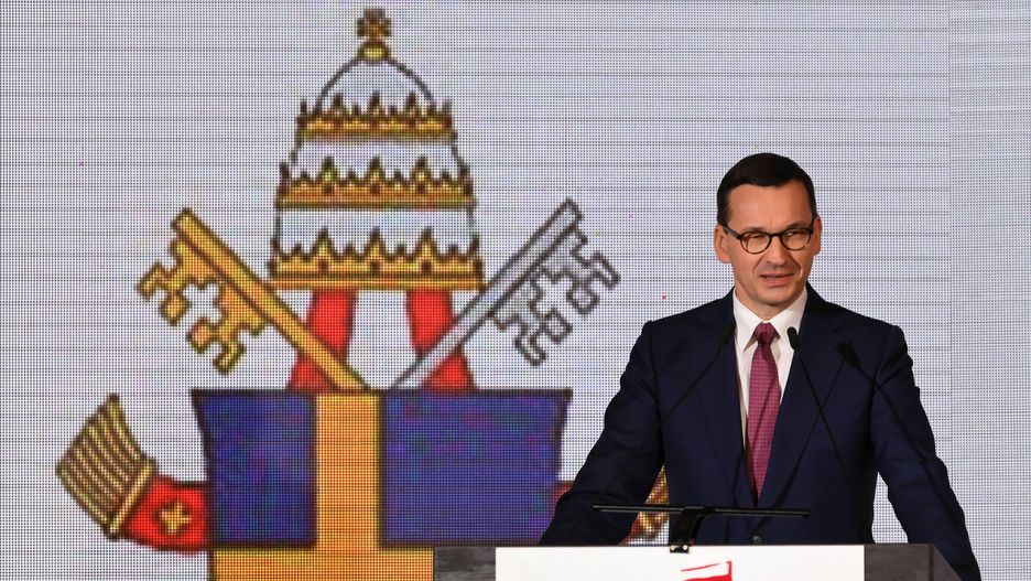Premier Mateusz Morawiecki przemawia podczas konferencji naukowej "Obudził Solidarność", 3 bm. w Sali BHP Stoczni Gdańskiej.