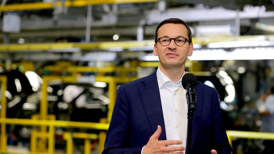Mateusz Morawiecki zaprzecza, że latał helikopterem na działkę w Dębkach