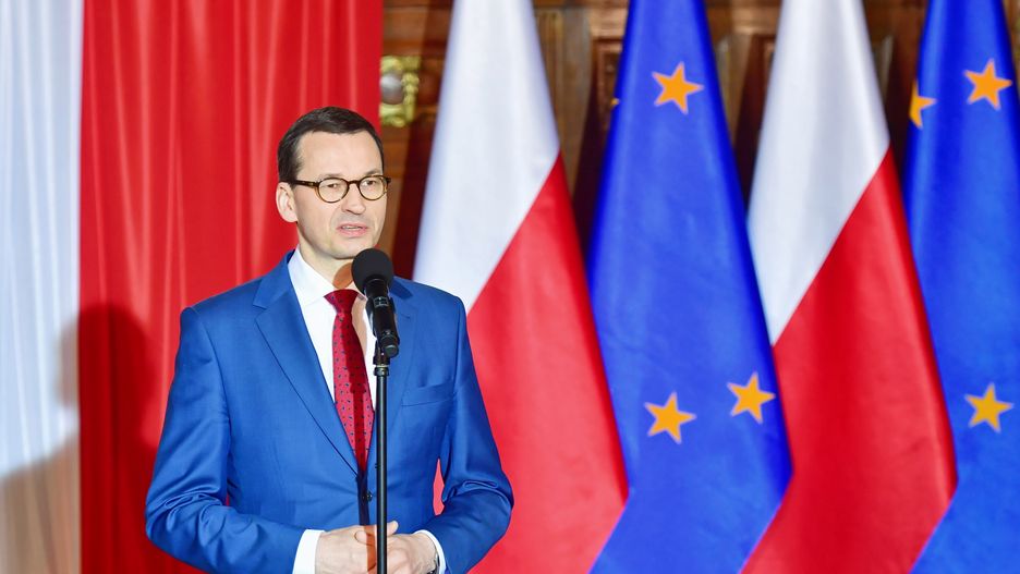 Premier Mateusz Morawiecki wziął udział w uroczystym podniesieniu flagi państwowej