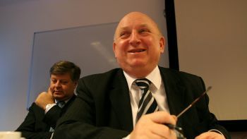 Szef SLD Józef Oleksy i minister obrony narodowej Jerzy Szmajdziński