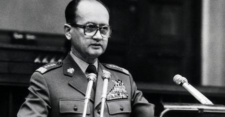 Degradacja gen. Jaruzelskiego i Kiszczaka tuż, tuż. MON bierze się za żołnierzy z wojska PRL