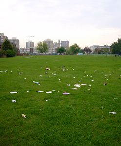 Chcą walczyć ze śmieciami. W Armenii peta nie wyrzucaj na ulicę