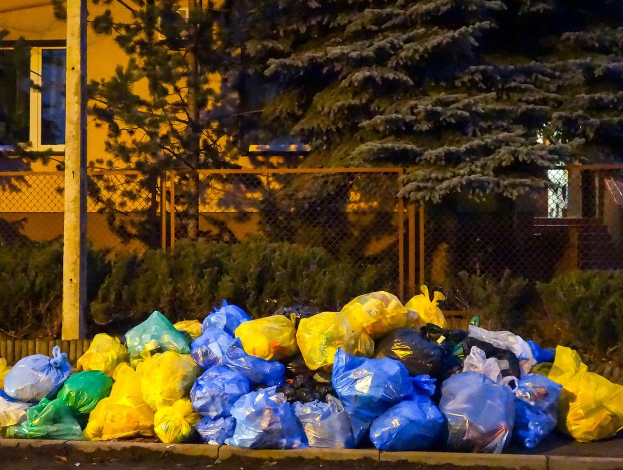 Opłaty za odbiór odpadów będą naliczane na podstawie zużycia wody? Pomysł ratusza