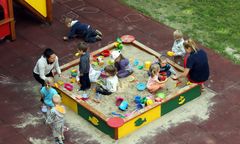 Kazała dziecku wypróżnić się na trawnik. "Byłam w ciężkim szoku"