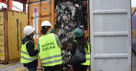 Tysiąc ton śmieci przypłynęło do Polski z Wielkiej Brytanii