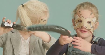 Ratują dzieci wibratorami. Szokujący spot