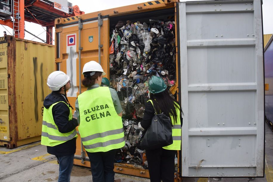 Tysiąc ton śmieci przypłynęło do Polski z Wielkiej Brytanii