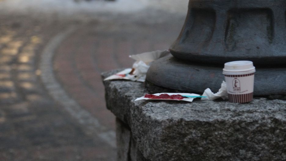 Śmieci pozostawione przez turystów