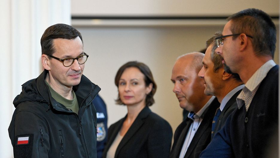 Mateusz Morawiecki podczas akcji przeciwpowodziowej na Podkarpaciu