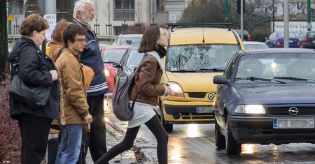 RPO chce pierwszeństwa pieszego przed pasami. Zmiana nie będzie łatwa