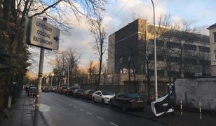 Rodzice biegną z dziećmi do szpitala. W tym czasie straż miejska odholowuje ich samochód. "Jak sępy"