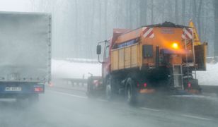 Intensywne opady śniegu. 136 tysięcy odbiorców bez prądu