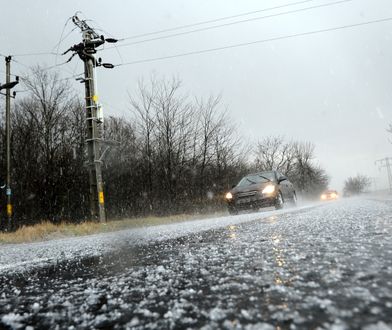 300 tys. osób bez prądu po intensywnych opadach śniegu. Trwają prace naprawcze