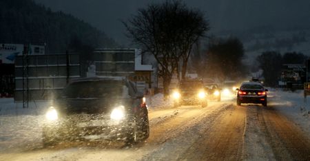 Pogoda. Nadchodzą śnieg, deszcz i silny wiatr. IMGW wydało ostrzeżenia