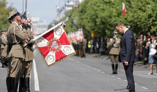 "To nie jest prywatna armia". Duda "dyscyplinuje" Macierewicza w przemówieniu