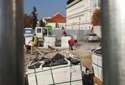Pomnik Lecha Kaczyńskiego w Warszawie. Przyjrzeliśmy się, jak wyglądają prace [ZDJĘCIA]