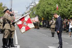 "To nie jest prywatna armia". Duda "dyscyplinuje" Macierewicza w przemówieniu