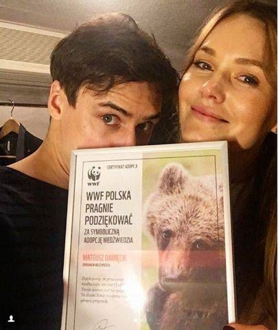 Magdalena Lamparska i Mateusz Damięcki w świątecznej akcji WWF Polska