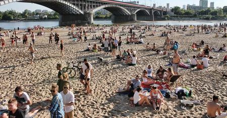 To już pewne. Będzie można legalnie pić alkohol na plaży przy moście Poniatowskiego