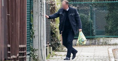 "Fakt" przyłapał prezesa Kaczyńskiego. W niedzielę wysłał kierowcę po piwo