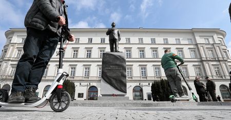 Hulajnogą wokół pomnika. Protest po interwencji policji