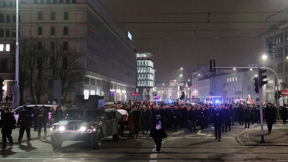 Kondukt pogrzebowy z trumną Jana Olszewskiego