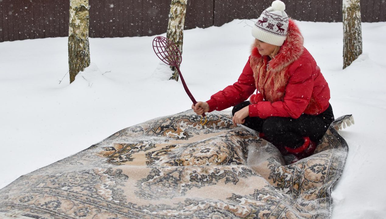 Zimą nasze babcie trzepały dywany na śniegu. Znały zalety tej metody