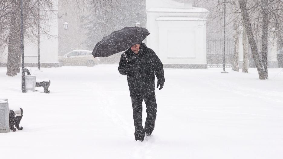Rosja - Moskwa sparaliżowana z powodu obfitych opadów śniegu.