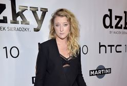 Lara Gessler chwali się biustem na ściance. Udana stylizacja?
