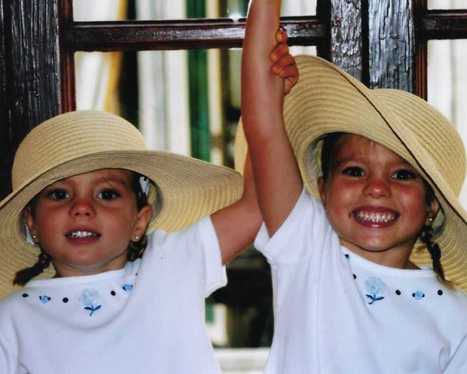 Victoria i Cristina Iglesias dawniej