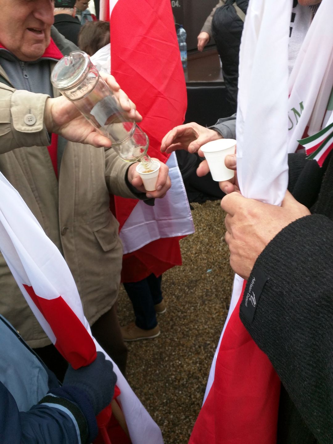 Uroczystości przed pomnikiem gen. Józefa Bema w Budapeszcie. 