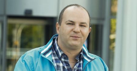Wróżbita Maciej schudł 35 kg. Pochwalił się spektakularną metamorfozą i komplementuje sam siebie