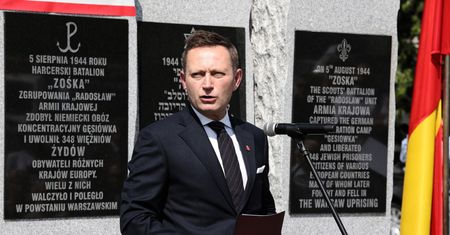 Paweł Rabiej w tarapatach? Fundacja domaga się przeprosin