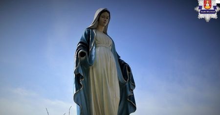 Uszkodzono figurę Matki Boskiej w Koluszkach. Policja złapała sprawcę