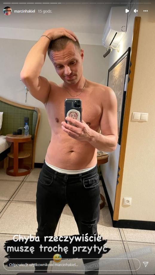 Marcin Hakiel bez koszulki