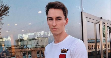 Kolizja trzech samochodów w Warszawie. W jednym z nich popularny youtuber