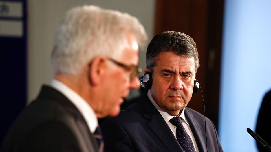 Ministrowie spraw zagranicznych Jacek Czaputowicz i Sigmar Gabriel na wspólnej konferencji w Berlinie
