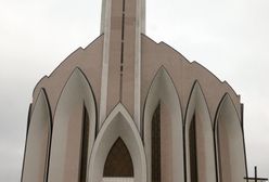 Ksiądz oskarża parafiankę o nękanie, ona jego - o zaloty. Sprawa trafiła do sądu