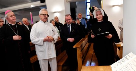 Szpital w Kielcach dostał relikwie św. Faustyny. "Pomocą jest obecność w kaplicy i modlitwa"