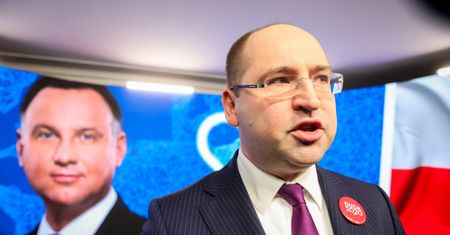Szefowa kampanii Andrzeja Dudy i sprawa ugryzienia. Adam Bielan mówi o "dryblasie"