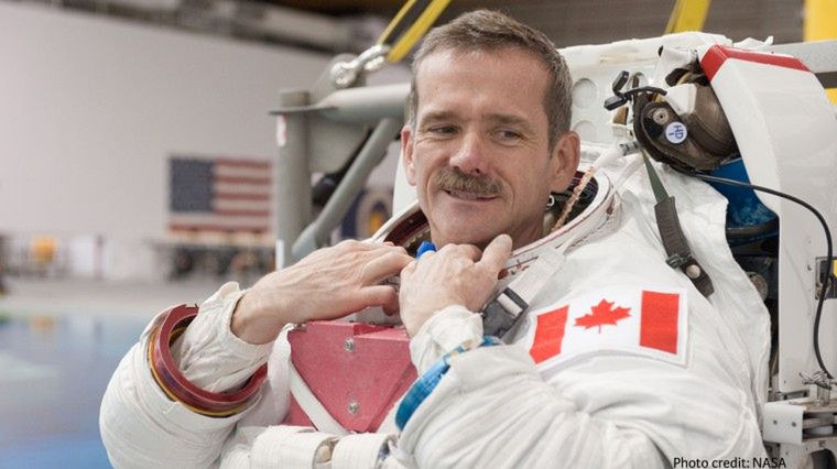 "Gdy znaleźliśmy się w stanie nieważkości, wszyscy zaczęli się śmiać". Astronauta Chris Hadfield w rozmowie z WP