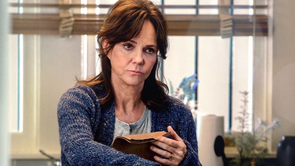 Sally Field po latach milczenia opowiedziała, co robił jej ojczym. Była wykorzystywana seksualnie