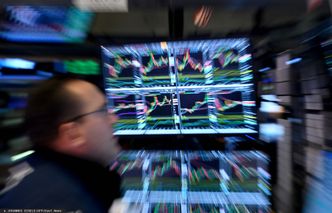 Tarcza antykryzysowa do walki z koronawirusem. WIG20 powoli osuwa się w dół