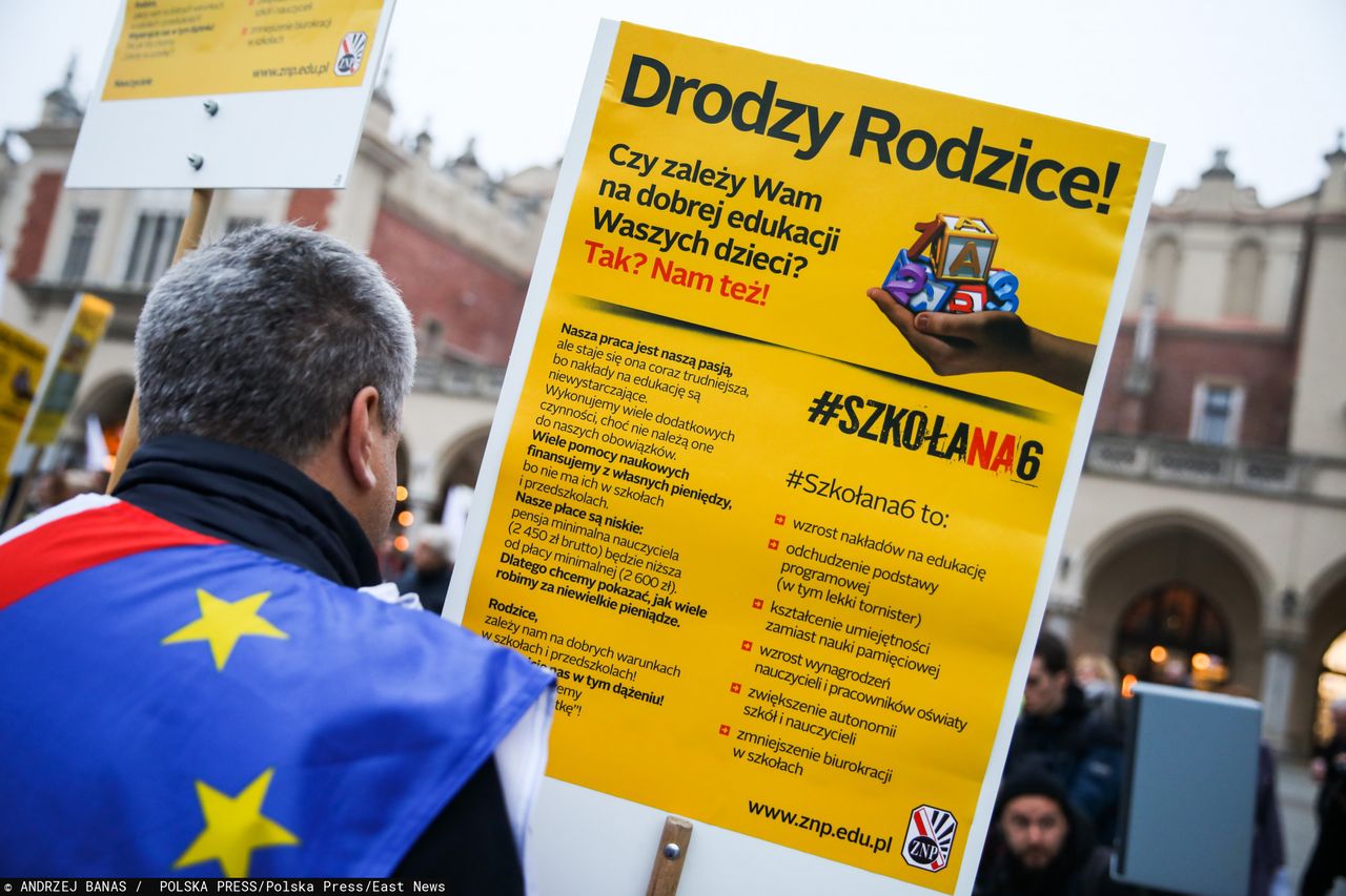 Kuriozum płacy minimalnej. Woźna zarabia więcej od nauczycielki