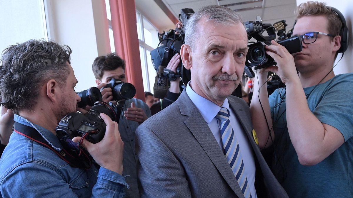 Sławomir Broniarz uznał, że propozycja rządu zaognia konflikt.